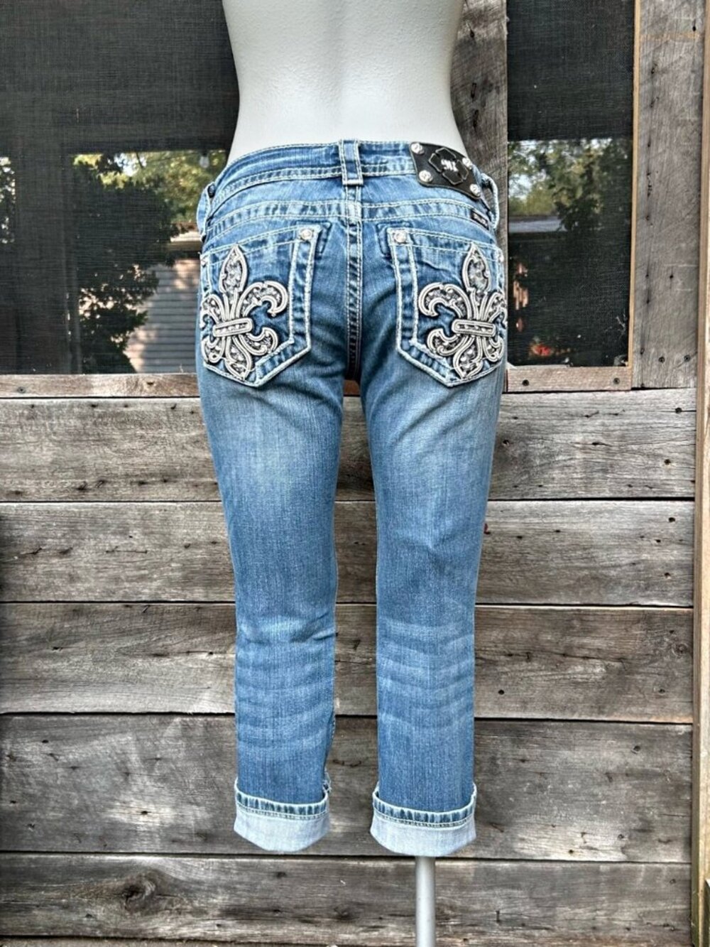 Miss Me Fleur Embroidered Cropped Jeans - Blue